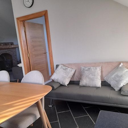 Quarry Loft Apartment แมกเฮอราเฟลท์ ภายนอก รูปภาพ