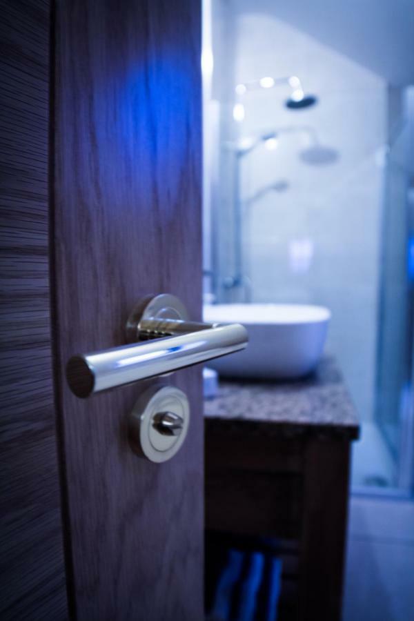Quarry Loft Apartment แมกเฮอราเฟลท์ ภายนอก รูปภาพ